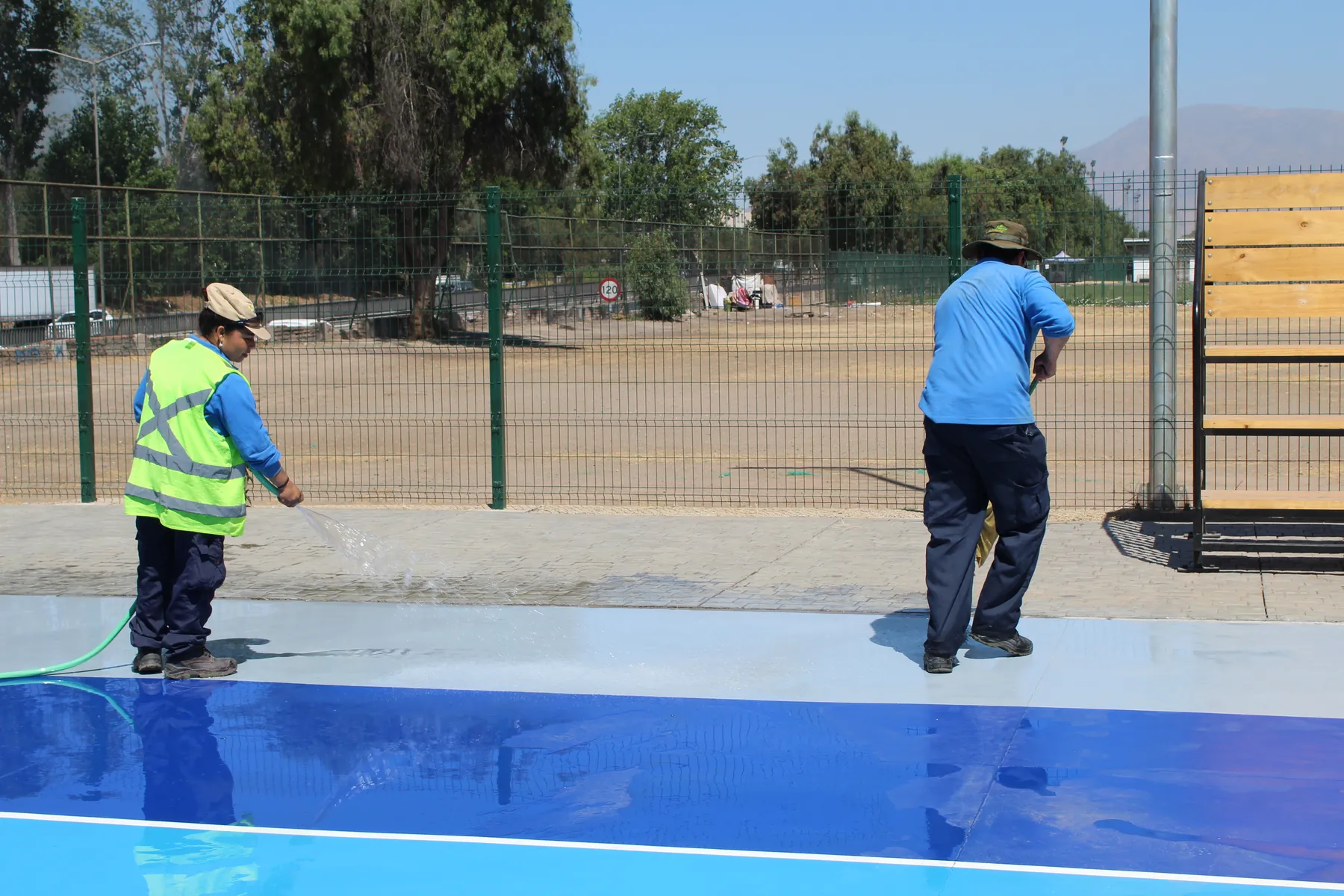 Pintura y terminación de cancha deportiva